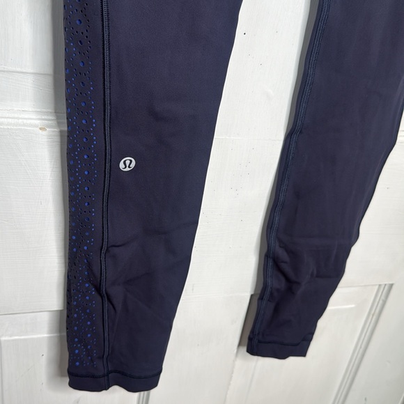 Lululemon Colour Me Quick 7/8 Tight 25"
Midnight Navy / Blazer Blue W1064 Sz 4 - Picture 9 of 10